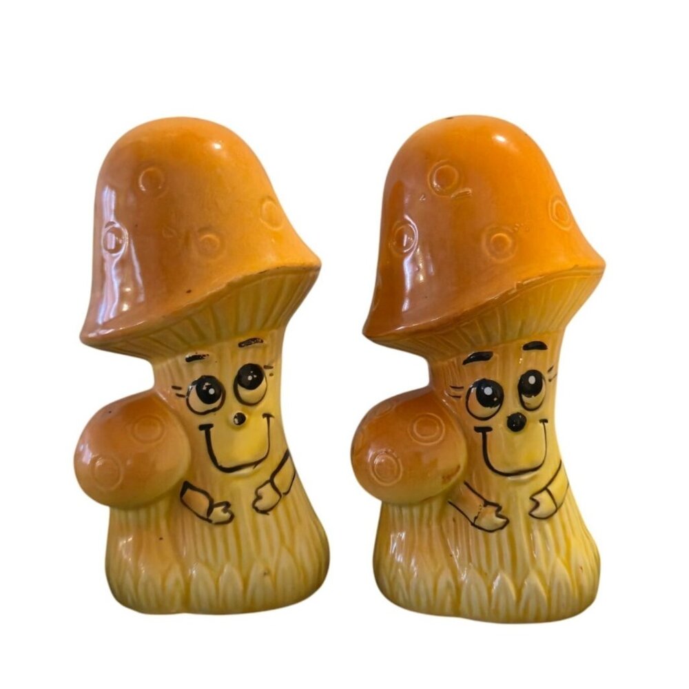 Anthropomorphic Mushroom Salt & Pepper Shakers 1970 Smiling Retro Kitchen Decor